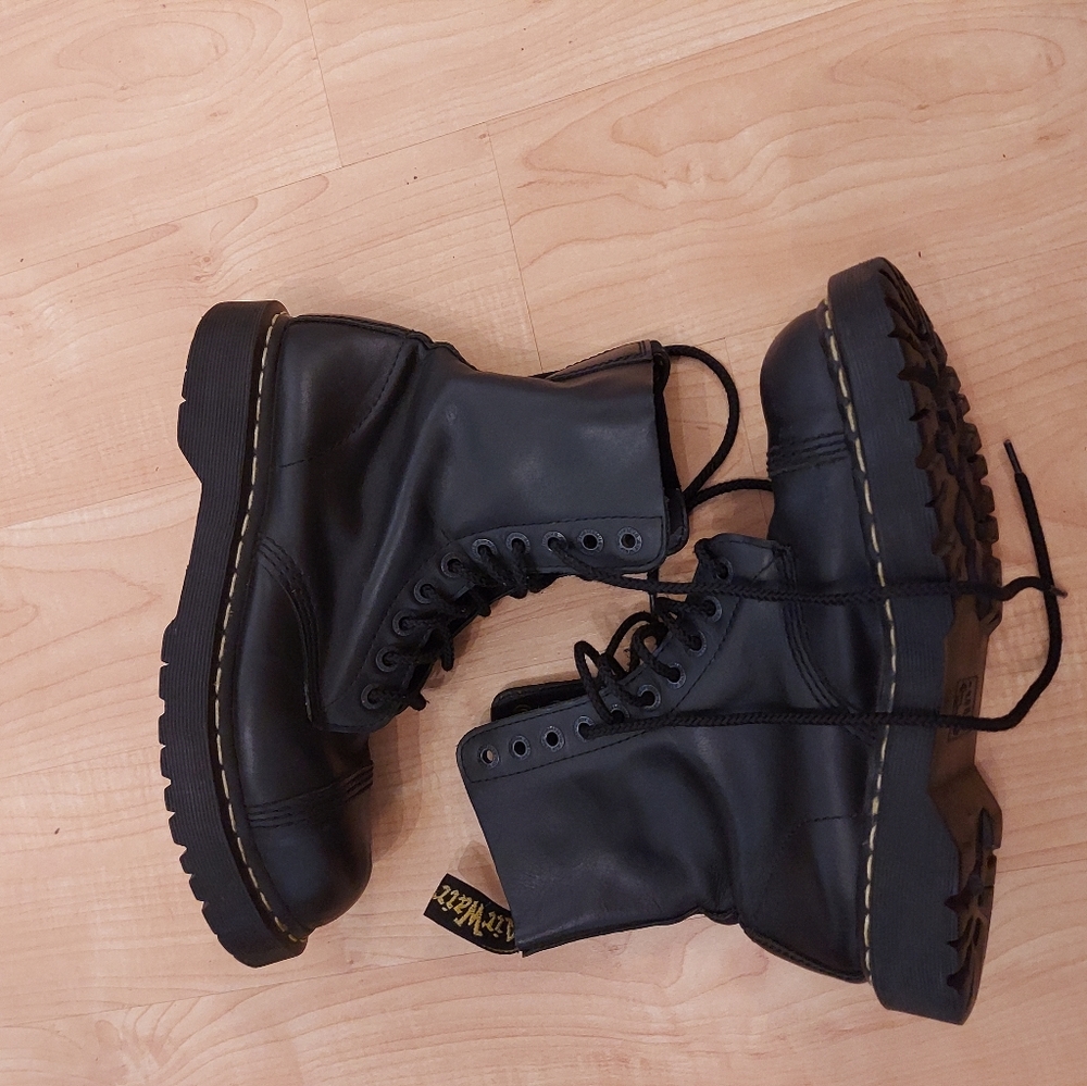 Dr doc Marten's boots